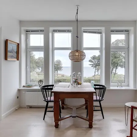 Reinhardt - 100m From The Sea By Interhome